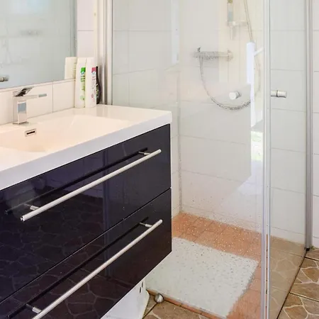 Semesterbostad Stunning In Kana With Kitchen *